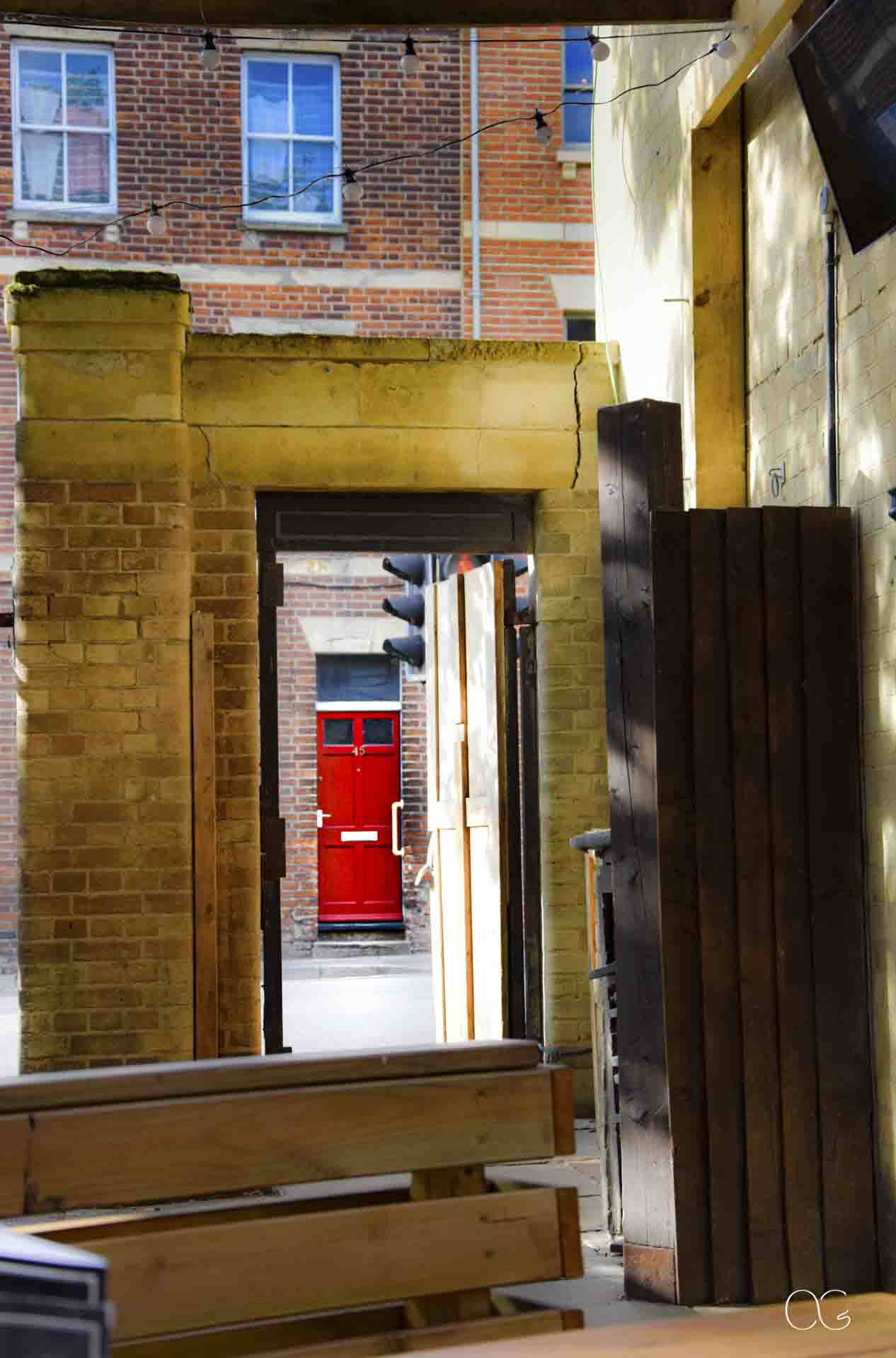 La porte rouge